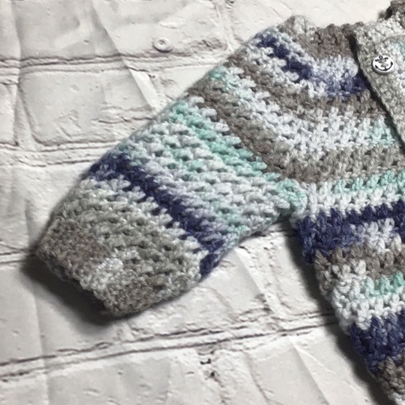 Beautiful Baby Sweater Crochet for 0-3m - Picture 3 of 4